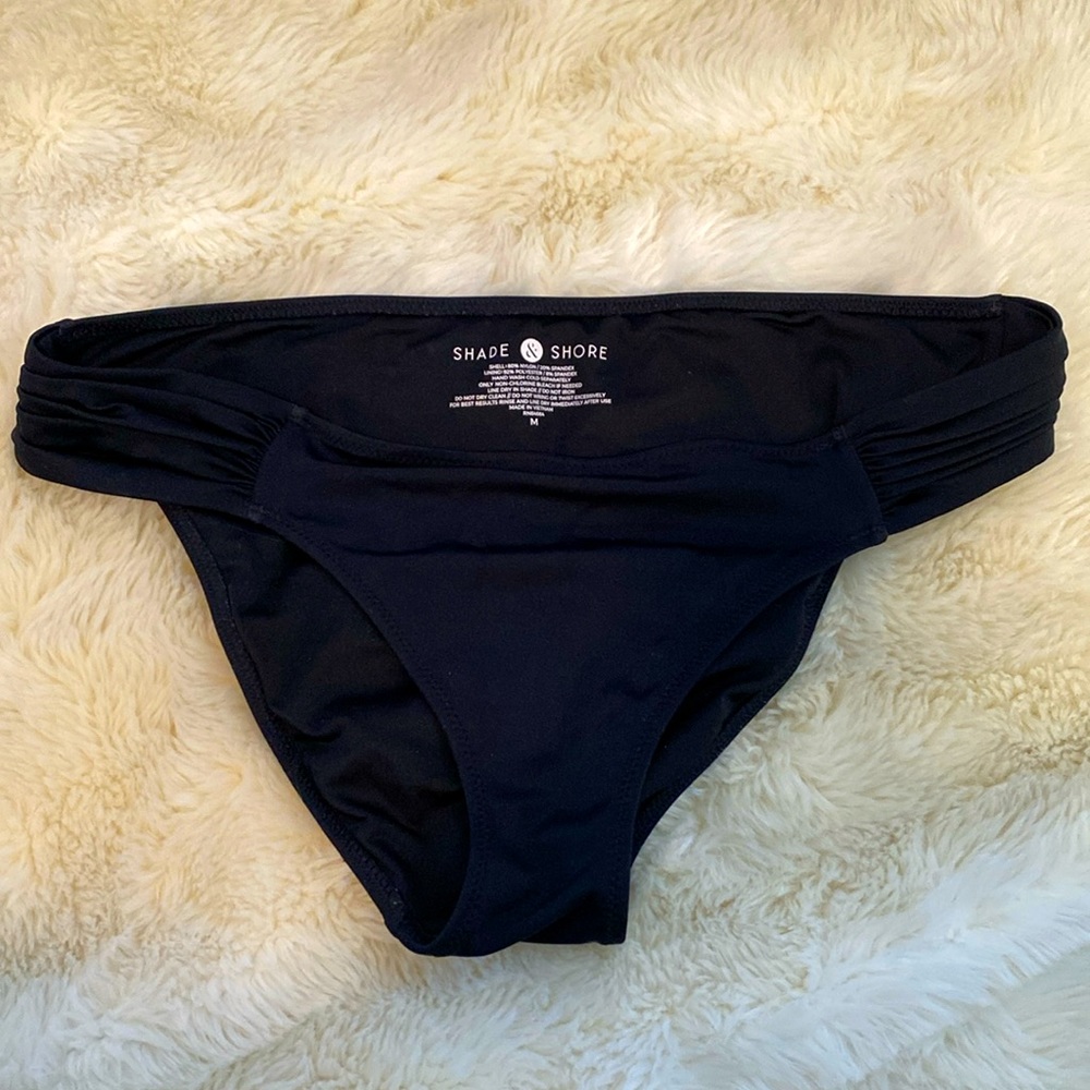 Size 6 bikini bottom, fully lined 2 layers, ruched detail, pleating at sides